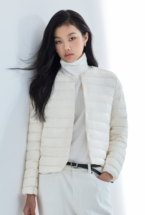 스파오의 대표 스테디 셀러 경량패딩 '씬라이트' 2-WAY 재킷