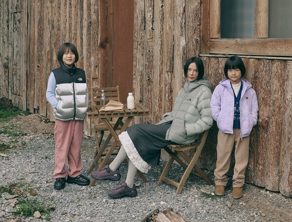 ‘키즈 윈터 컬렉션’을 비롯해 다양한 노스페이스 신제품을 착용한 김나영 패밀리