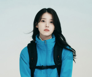 블랙야크, 아이유∙노홍철 바람막이 화보 공개